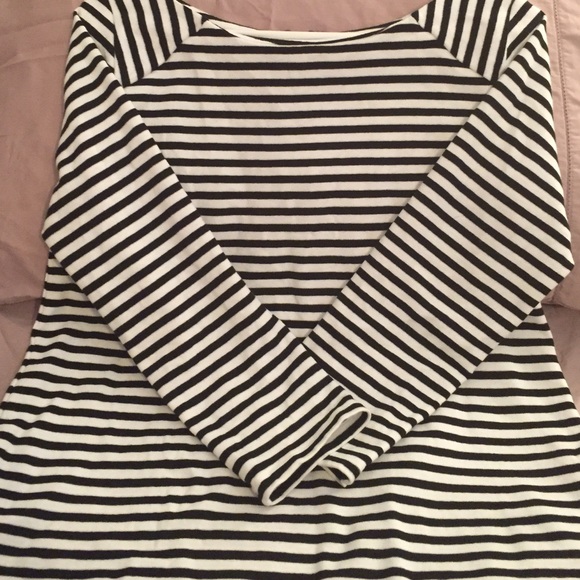 Old Navy Tops - ‼️ PRICE FIRM ‼️ Black & White striped top