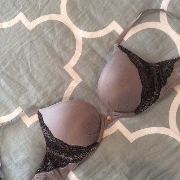 🔴Sold on ebay🔴Fabulous by Victoria's Secret bra