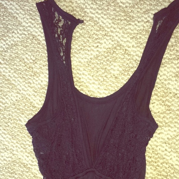 It's a new non used blue long dress from Hollister