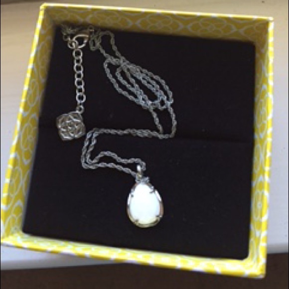 Kendra Scott necklace