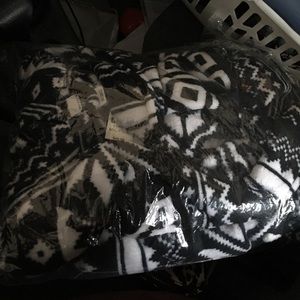 Black/White NWT robe