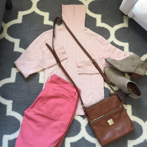 Aqua 100% Cashmere Light Pink Sweater