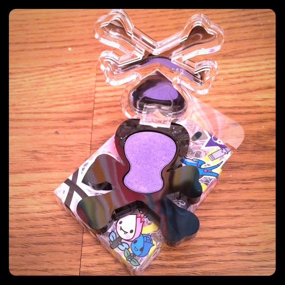 NEW Nancy Rocks Tokidoki shimmery violet eyeshadow - Picture 1 of 3