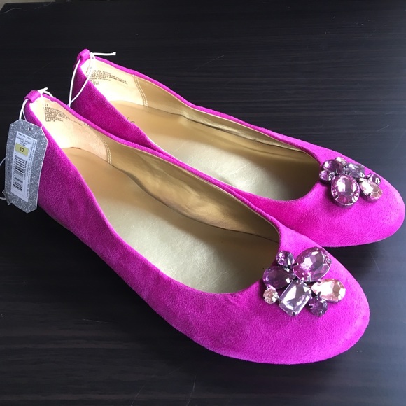 Cute fuchsia suede ballet flats.