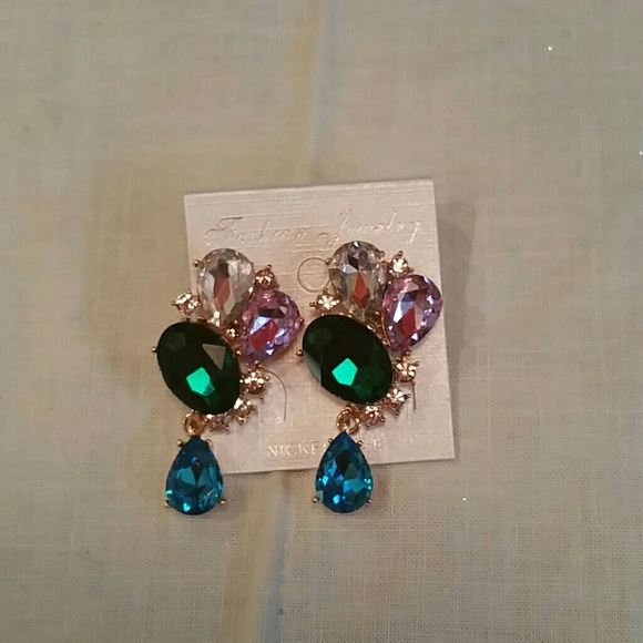 Gold tone dangle rinestone earrings