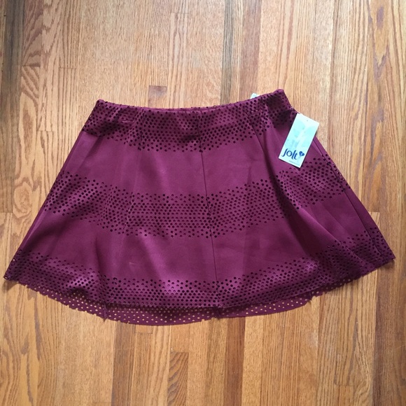 ๐ Burgundy Mini Cutout Circle Skirt ๐ฅ - Picture 2 of 3