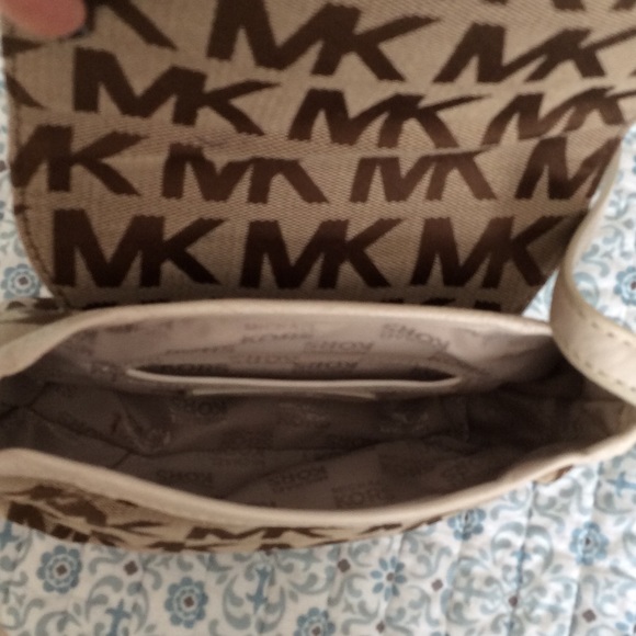 Authentic Michael Kors Crossbody - Picture 2 of 4