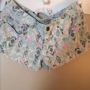 A&E printed shorts