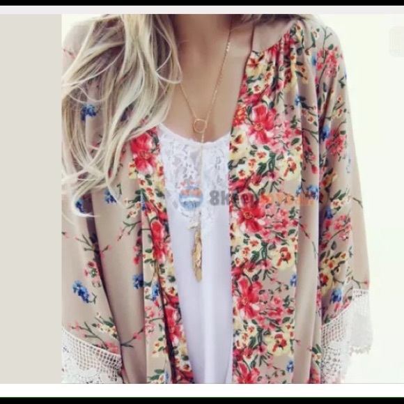 Adorable Floral Victorian Boho Kimona