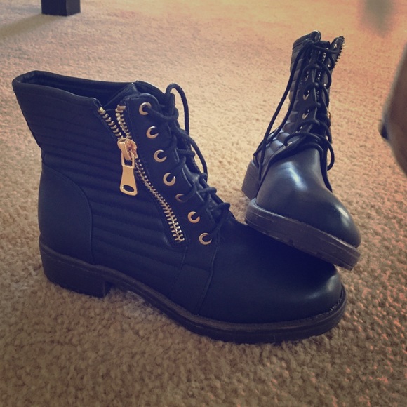 Combat boots