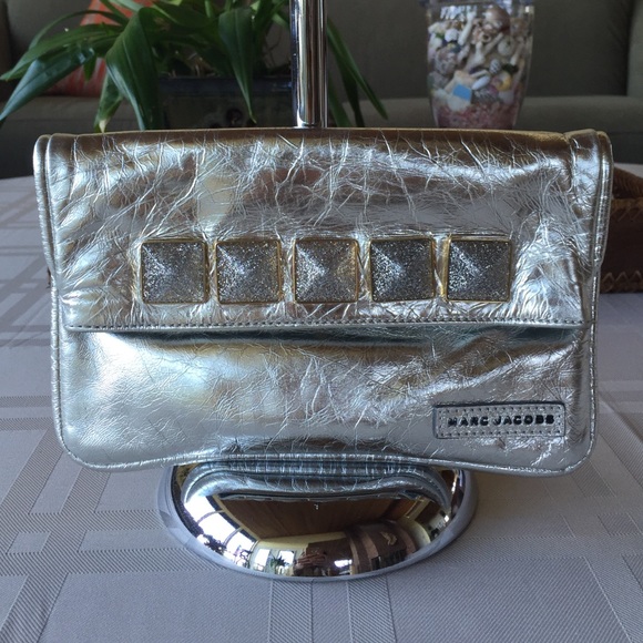 💄Gently used Marc Jacob silver clutch/wallet