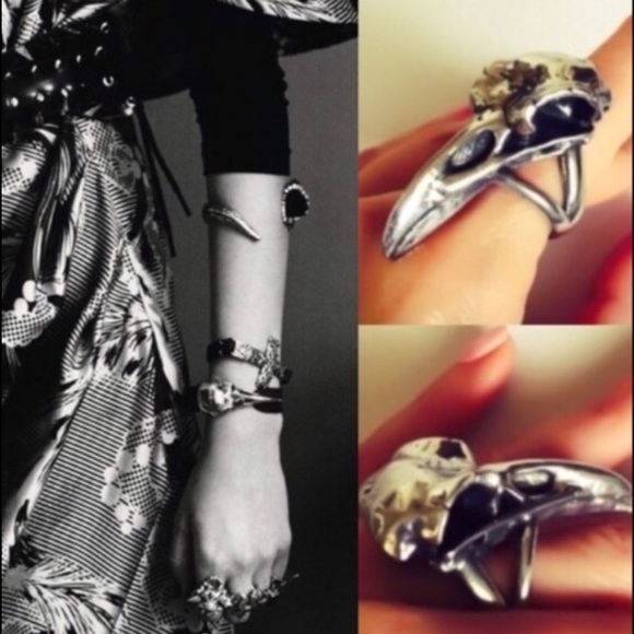 RabenSchädel Raven Skull Handcrafted Pewter Ring - Picture 2 of 8