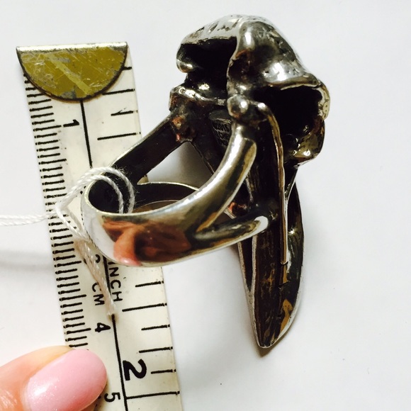 RabenSchädel Raven Skull Handcrafted Pewter Ring - Picture 4 of 8