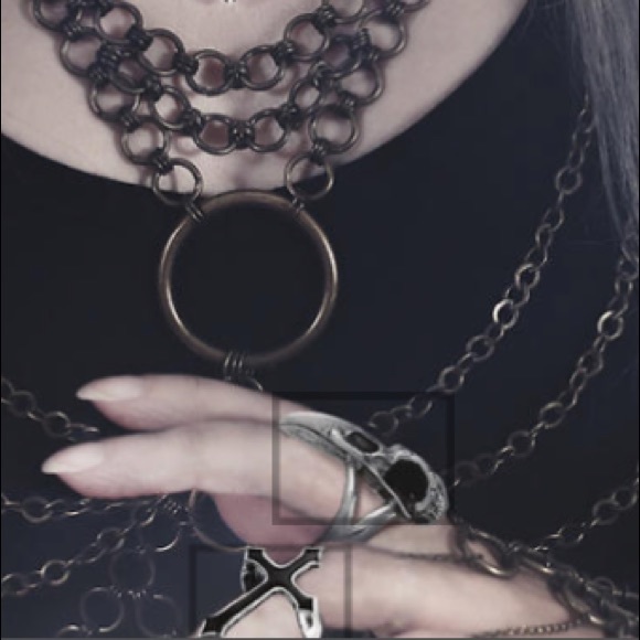 RabenSchädel Raven Skull Handcrafted Pewter Ring - Picture 5 of 8