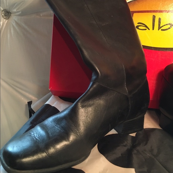 Black Sz 9.5 leather boots-like new from Talbots. - Picture 2 of 4