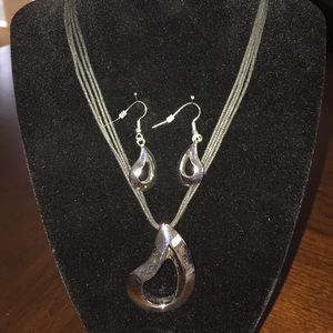 Silver tone necklace and earrings set