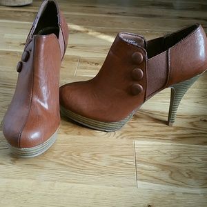 Unlisted heeled ankle booties 6.5