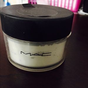Mac invisible set powder ... Used once