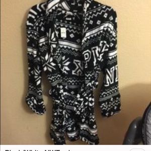 NWT black/white robe VS pink
