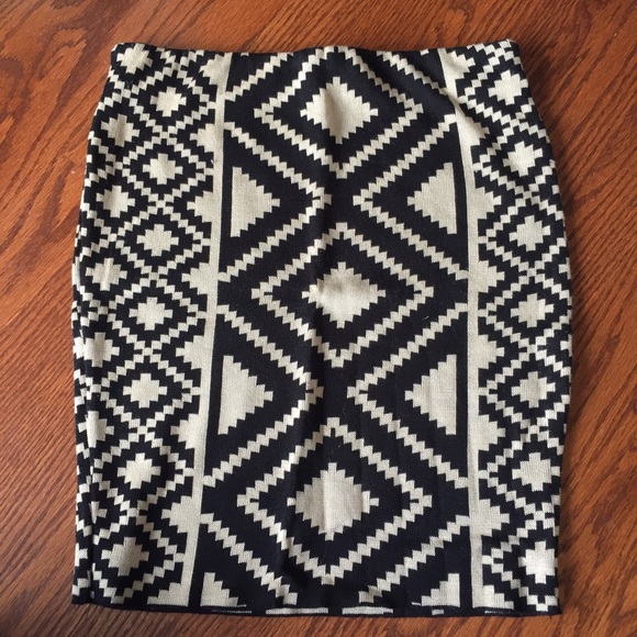 NWT Windsor geometric pencil skirt