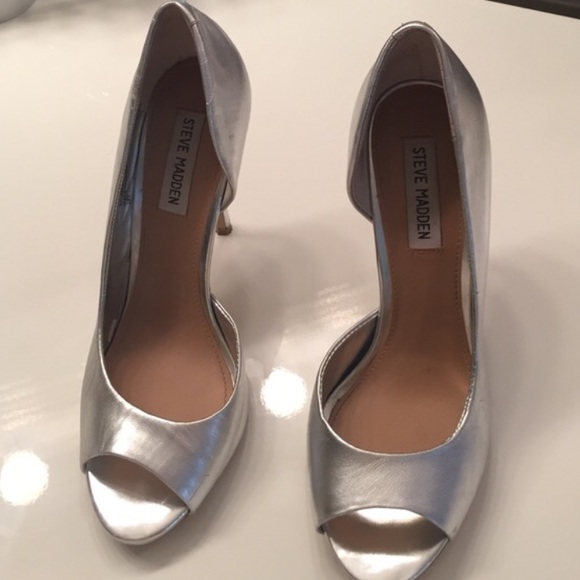 Silver Leather Steve Madden Pump Worn Once 9 - Picture 2 of 4