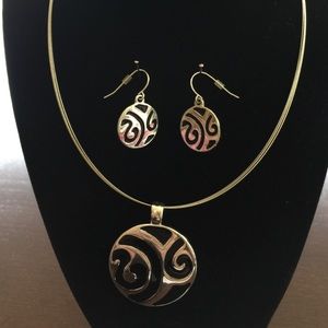 Necklad and earring set