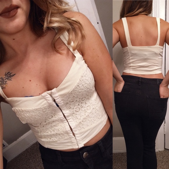 PacSun Tops - Black poppy (pacsun) front clasping crop top