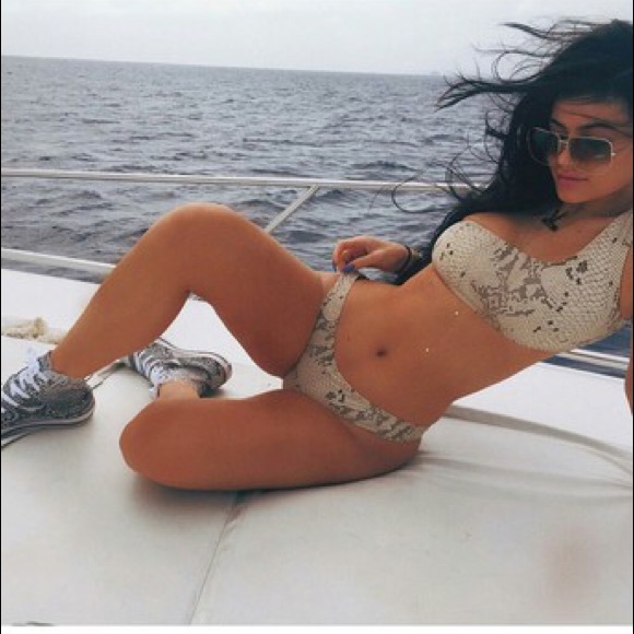 H&M Bikini Top 💚