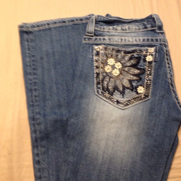 Miss Me jeans like new, worn once or twice Sz 27