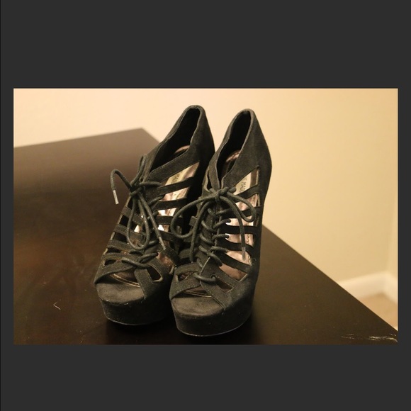 STEVE MADDEN black wedges