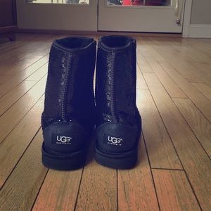 BLACK UGGS WITH SUBTLE SPARKLE~ SIZE USA 6~