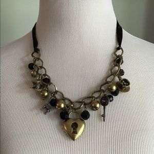 ✨Alice in Wonderland inspired necklace!✨