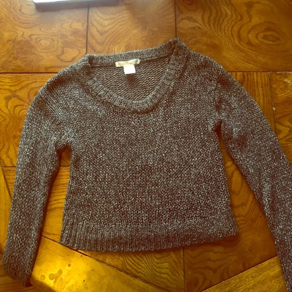 Cute crop grey sweater