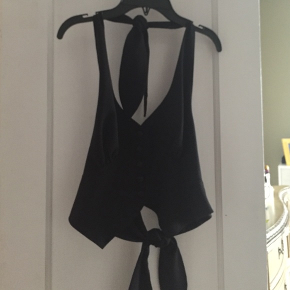 Open back tie on the neck and back vest