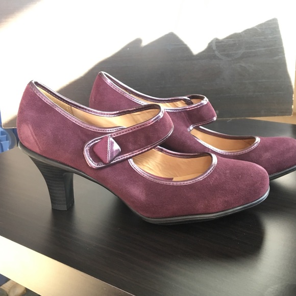 Cute purple suede pumps