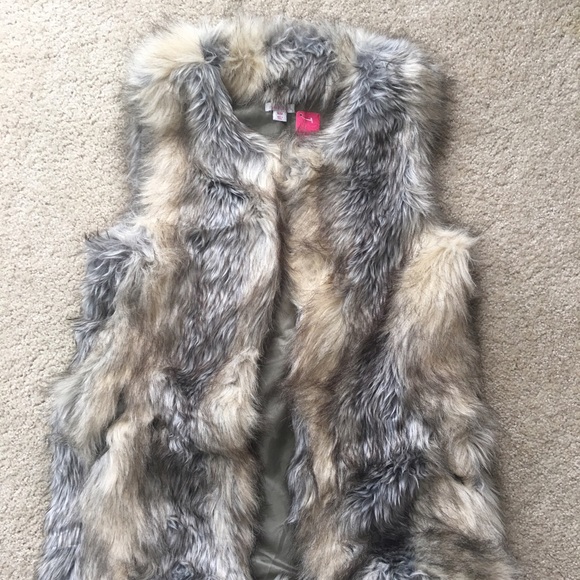 Xhiliration Faux Fur Vest
