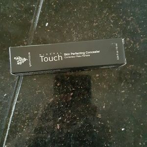 Younique touch cream concealer