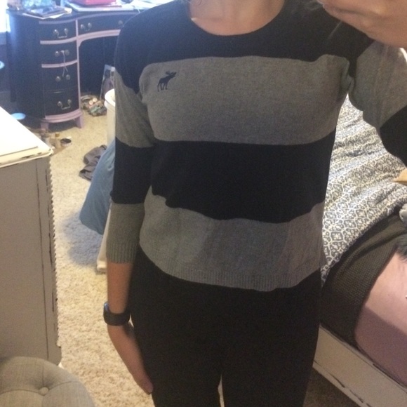 Stripe sweater bundle - Picture 1 of 4