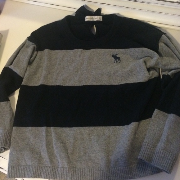 Stripe sweater bundle - Picture 3 of 4