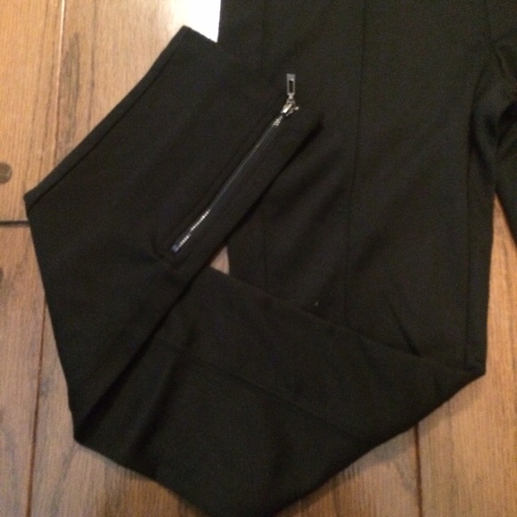 black leggings with zipper details