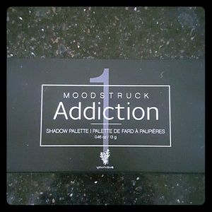 Younique addiction palette 1