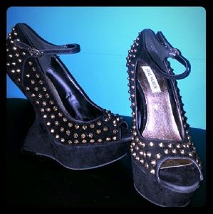 STUDDED STEVE MADDEN WEDGES
