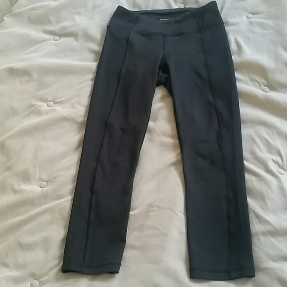 Lucy Capri Yoga Leggings