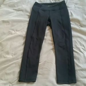 Lucy Capri Yoga Leggings