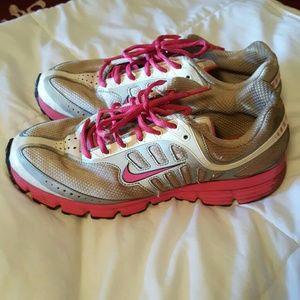 Womens Nike tennis shoes