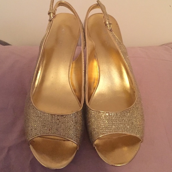 Nine West Shoes - ‼️ PRICE FIRM ‼️ Gold strappy heels