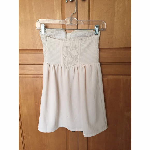 Urban Outfitters creme strapless dress - Picture 2 of 3