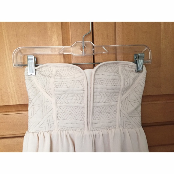 Urban Outfitters creme strapless dress - Picture 3 of 3