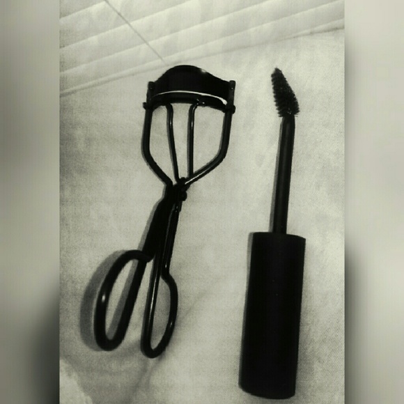 Eyelash curler and spooly