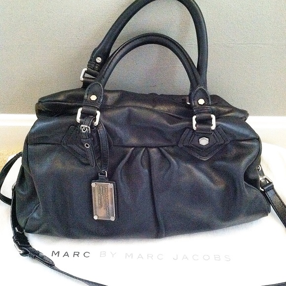 Marc by Marc Jacobs Handbags - 🎉HP🎉 Marc by Marc Jacobs Large Dr Q Groovee Bag